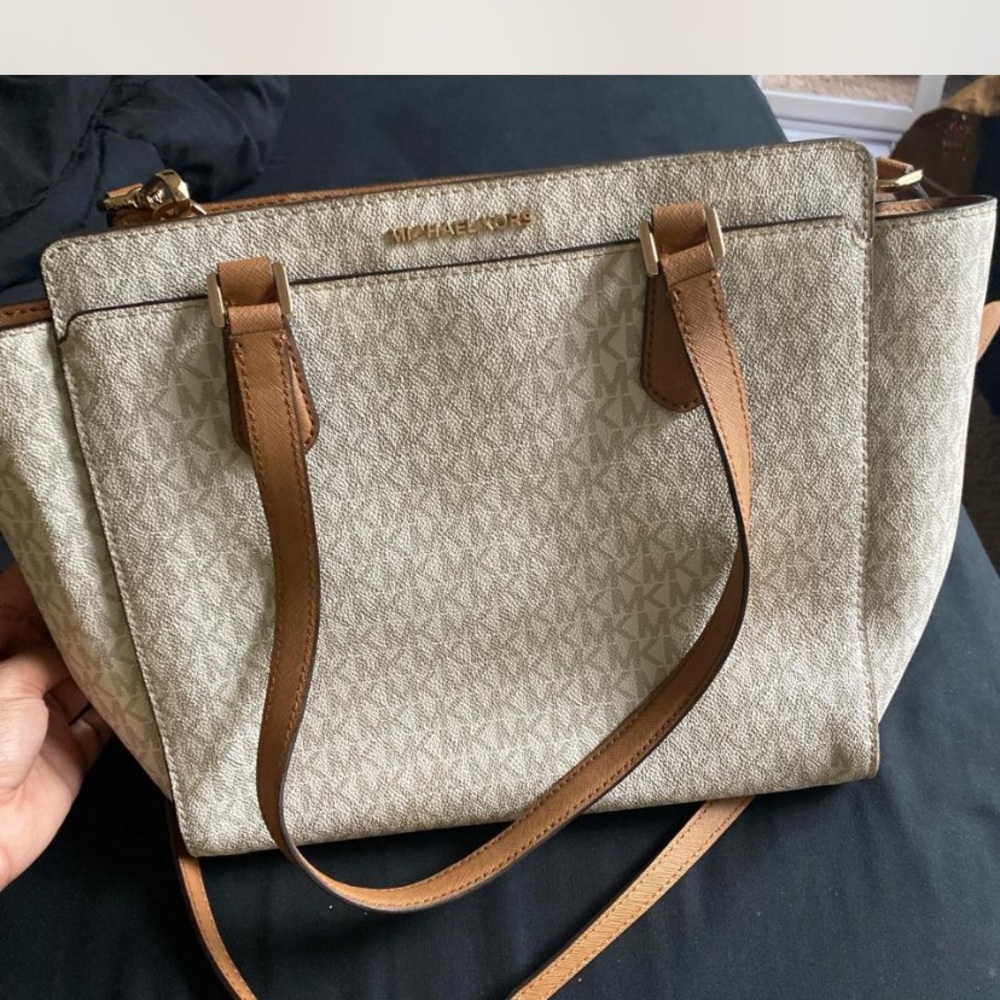 Micheal Kors Purse